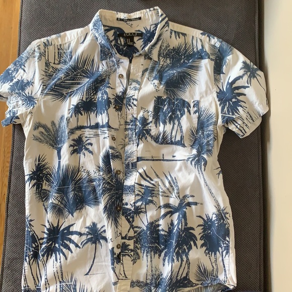 Men’s Hawaiian Shirt - Picture 1 of 2